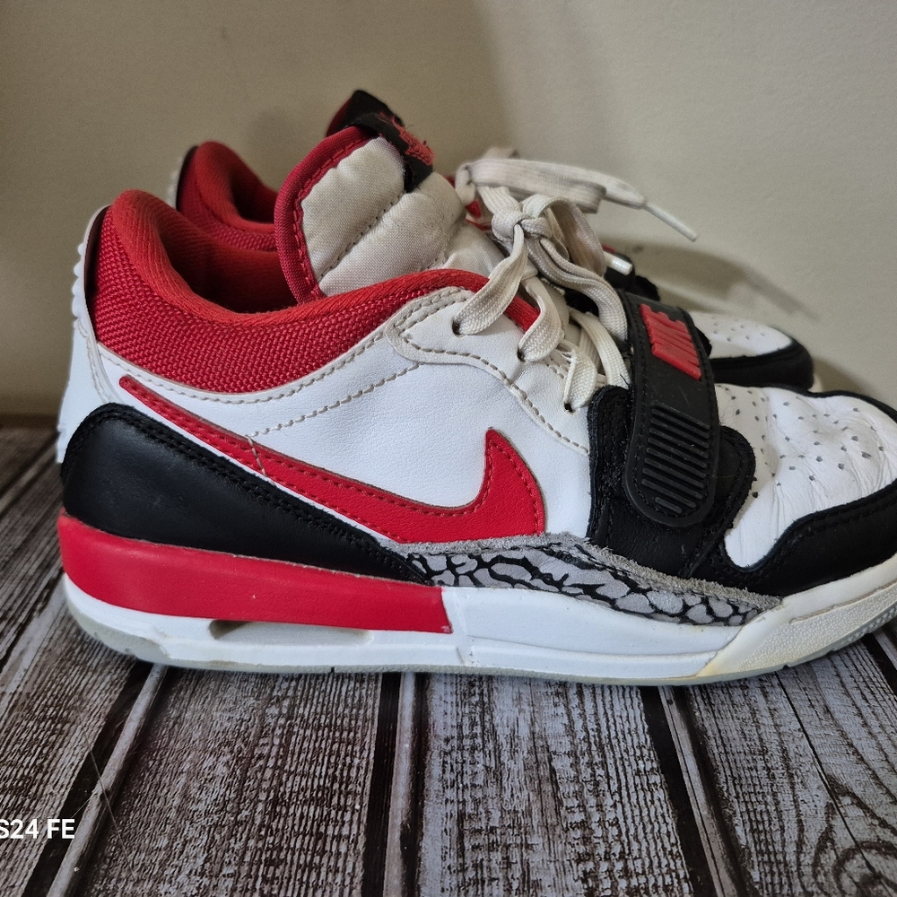 Nike Air Jordan Legacy 312 Low GS Fire Red Black White CD9054-160 Youth Size 5Y